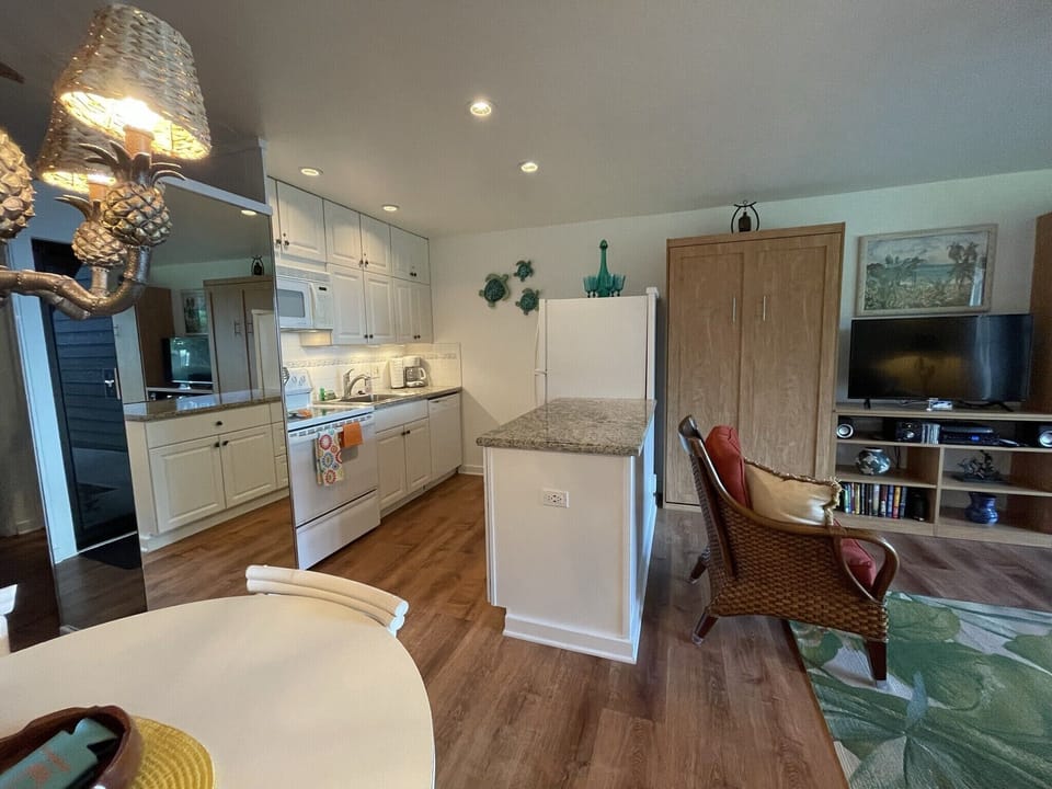 Dining area, kitchen, and seating