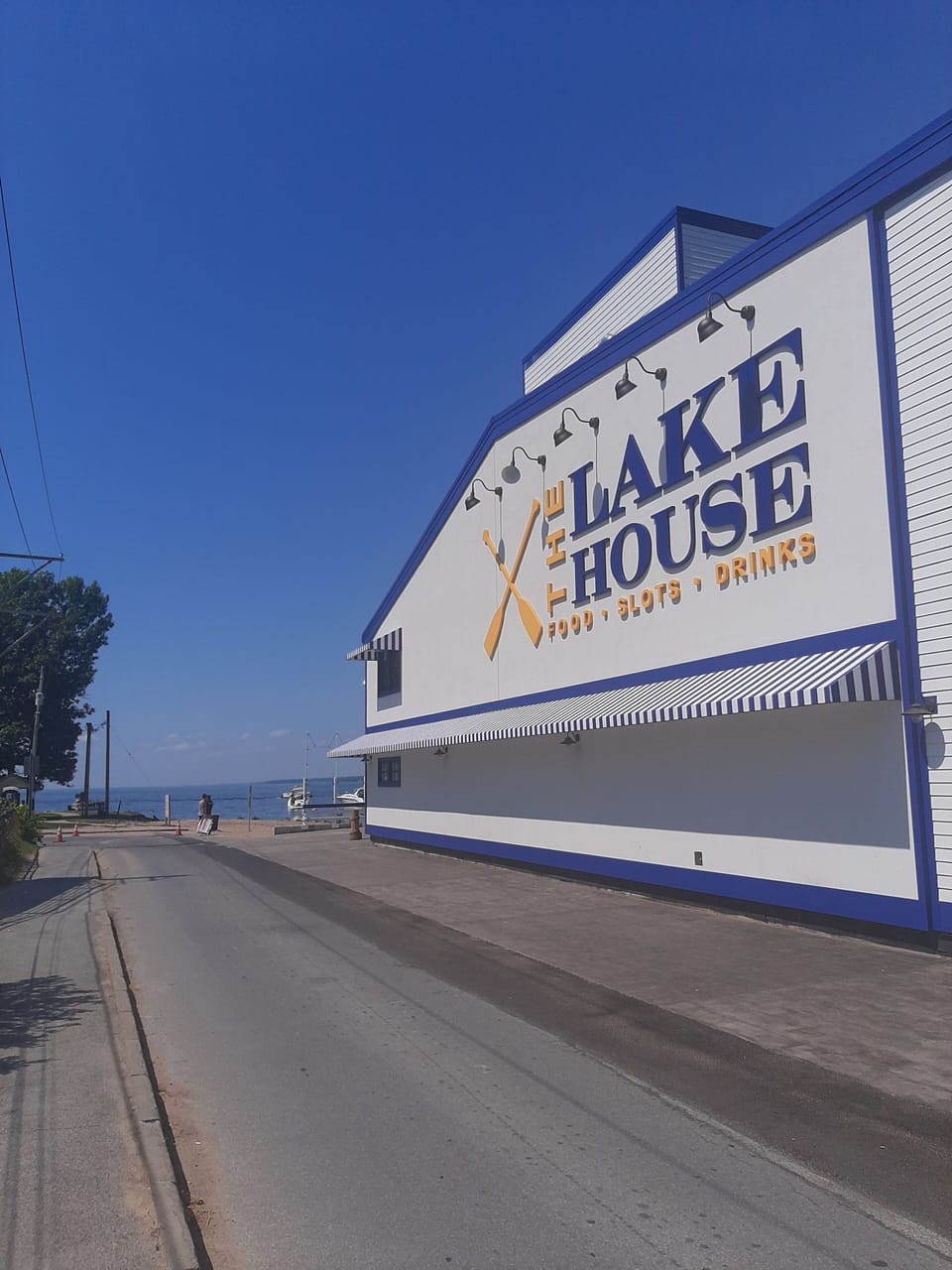 Quaint lakeside slots casino and restaurant facility within walking distance.