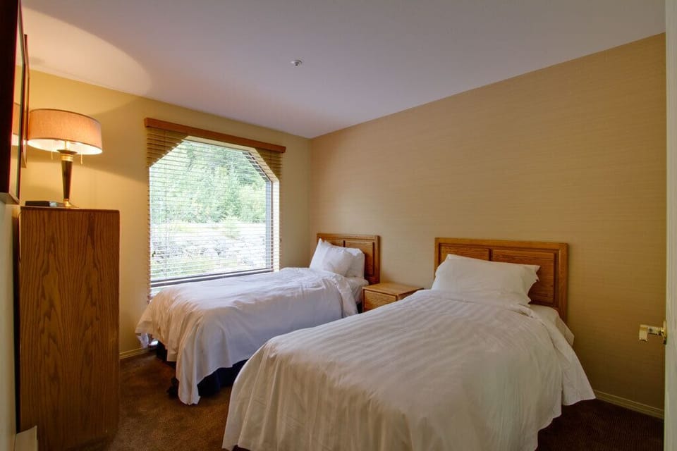 Second bedroom with two single beds