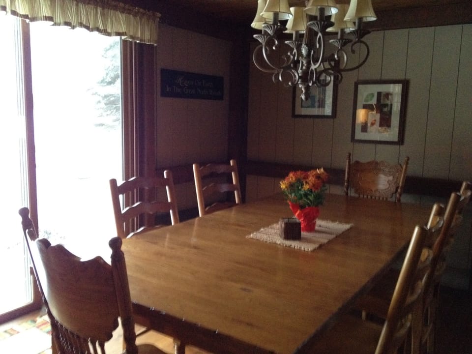 Dining table seat’s 10 comfortably.