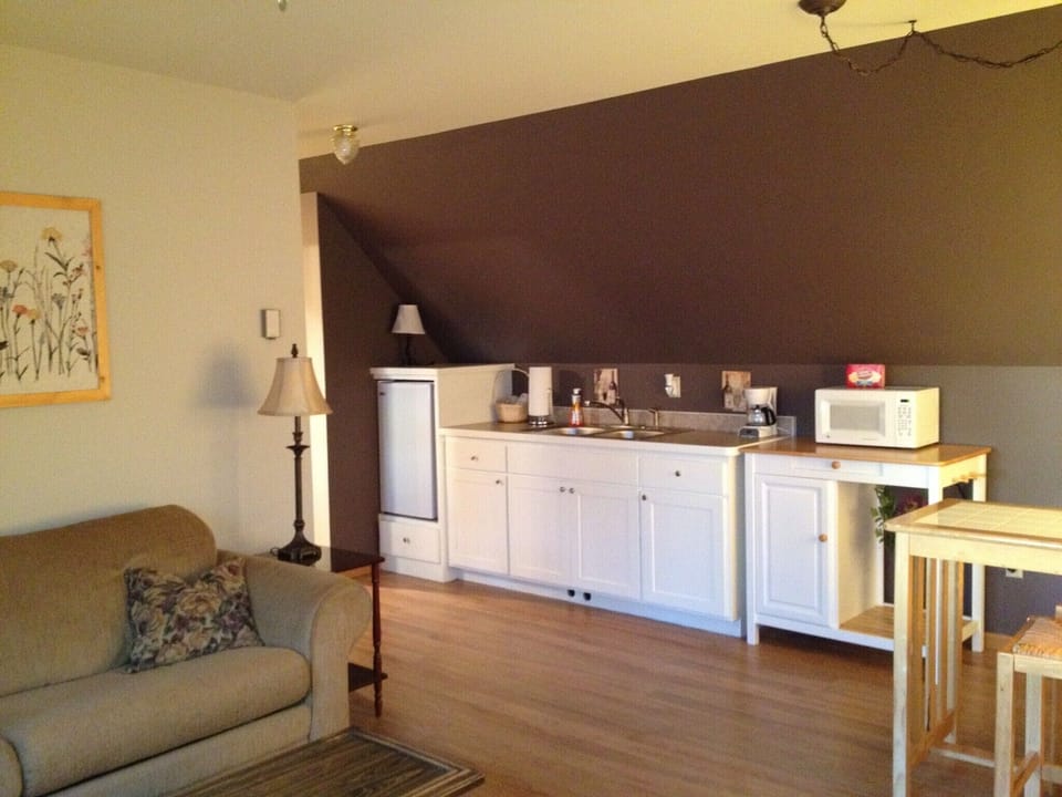 Need more space, rent the one bedroom guest apartment. Sleeps 2.