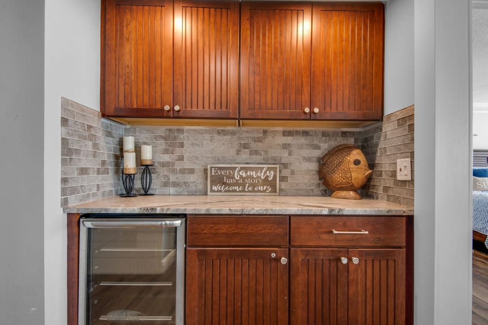 Bar area with wine refrigerator