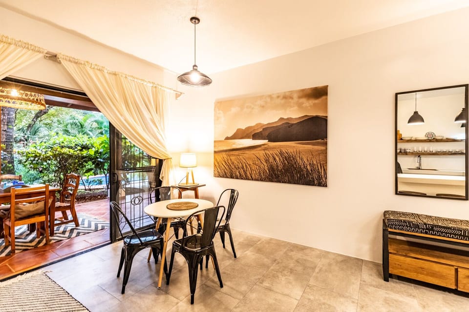 eating area in junior suite
