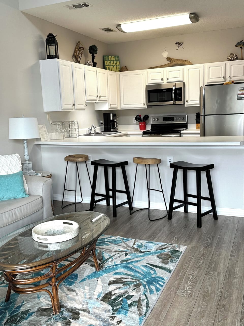 Fully stocked kitchen to meet all your needs