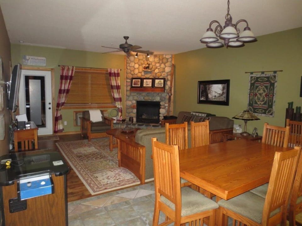 Dining table & living area