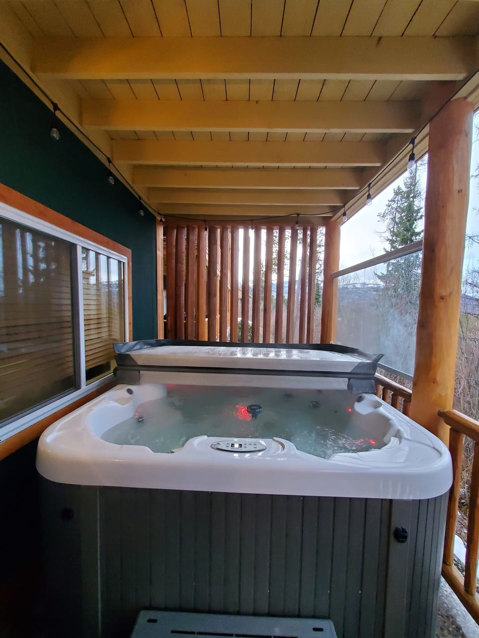 Indoor spa tub