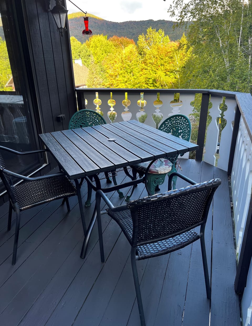 Enjoy the Mountain View’s & a cup of coffee on the upper deck.