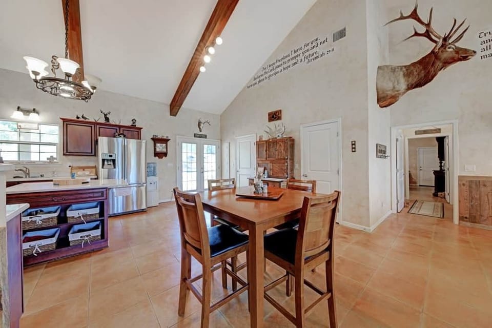 Kitchen and Breakfast area