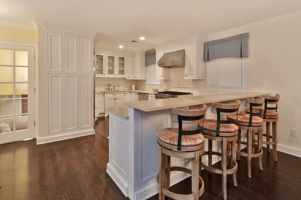 Kitchen and eat-in bar area