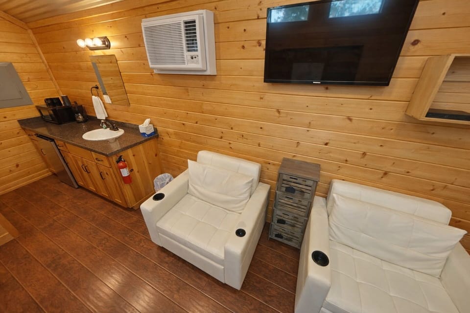 Cabin20220restroom202