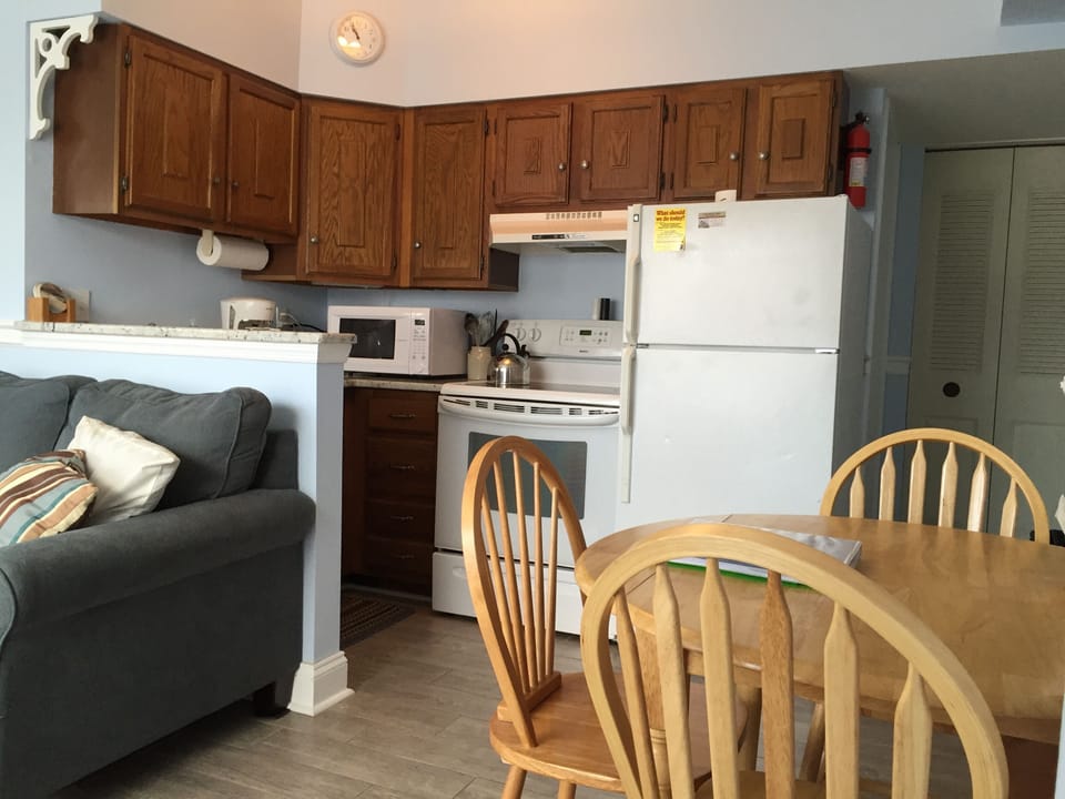 Kitchen/Dining area