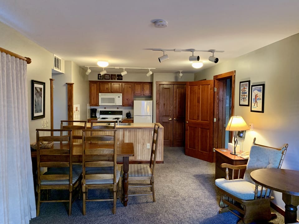 Kitchen/dining area 
