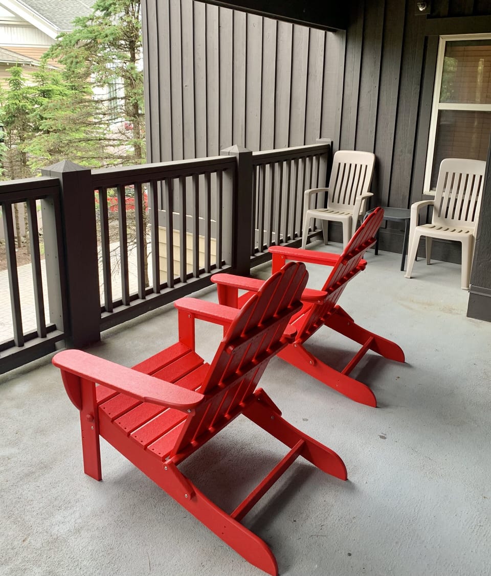 Summer time seating on the deck.