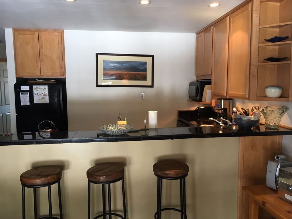 breakfast bar