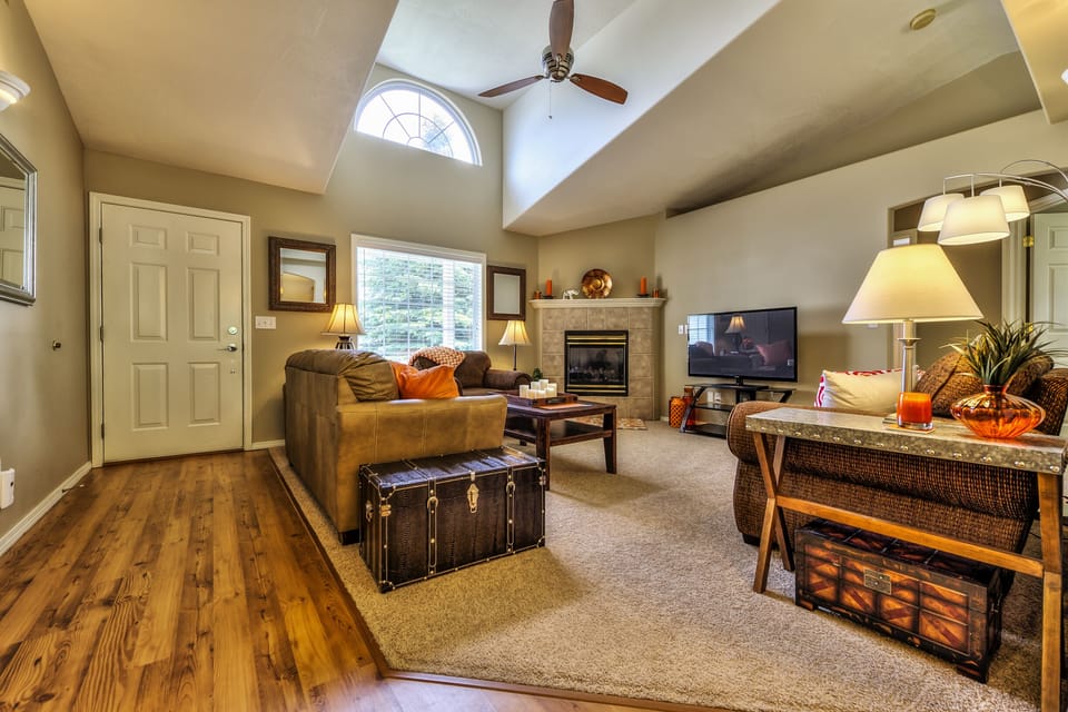 Great Room w/gas fireplace, 51" Flat Screen TV and Blu-Ray Player