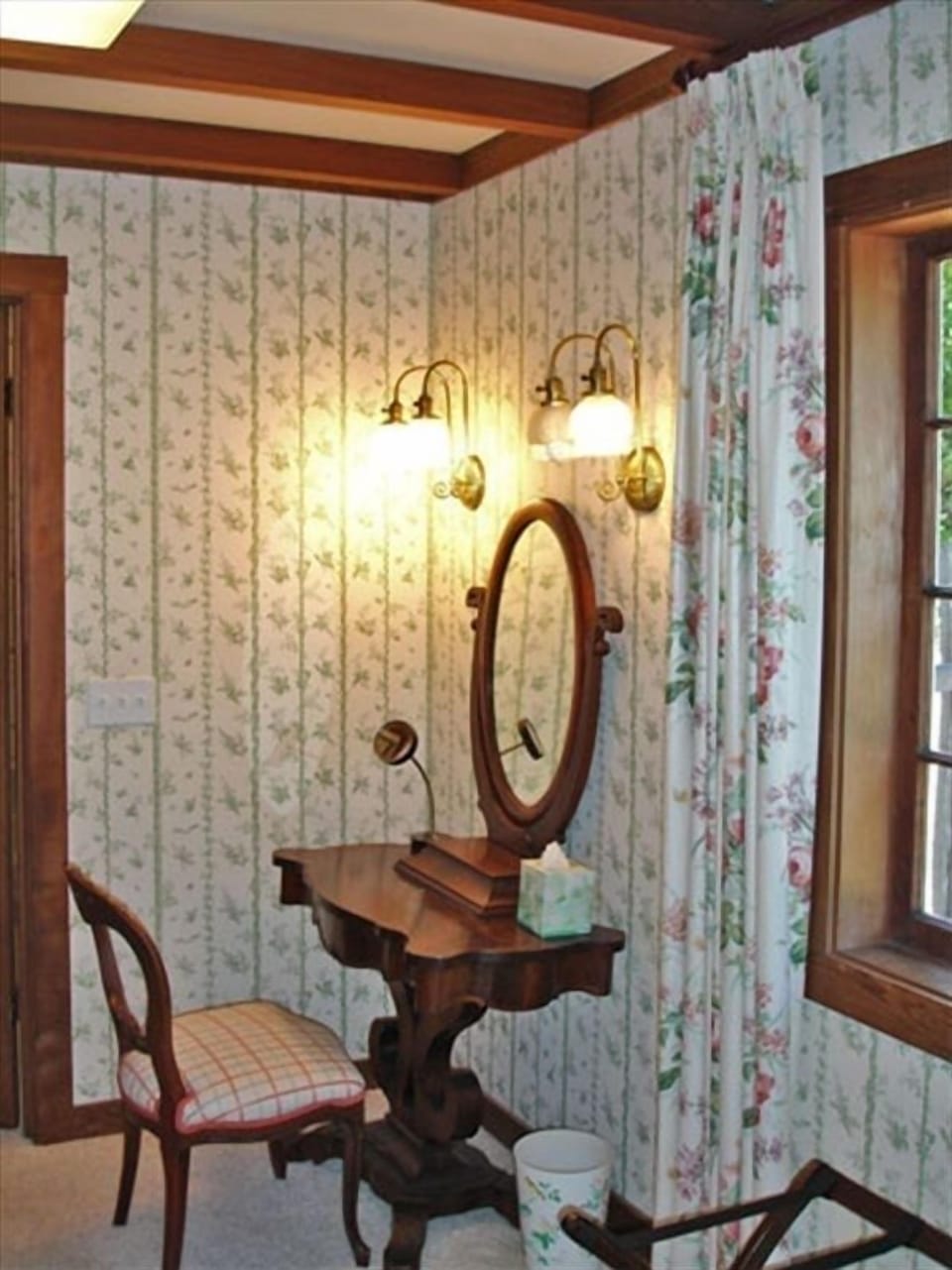 Master suite dressing room