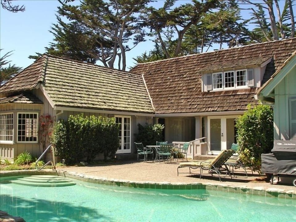Patio and pool entertainment area