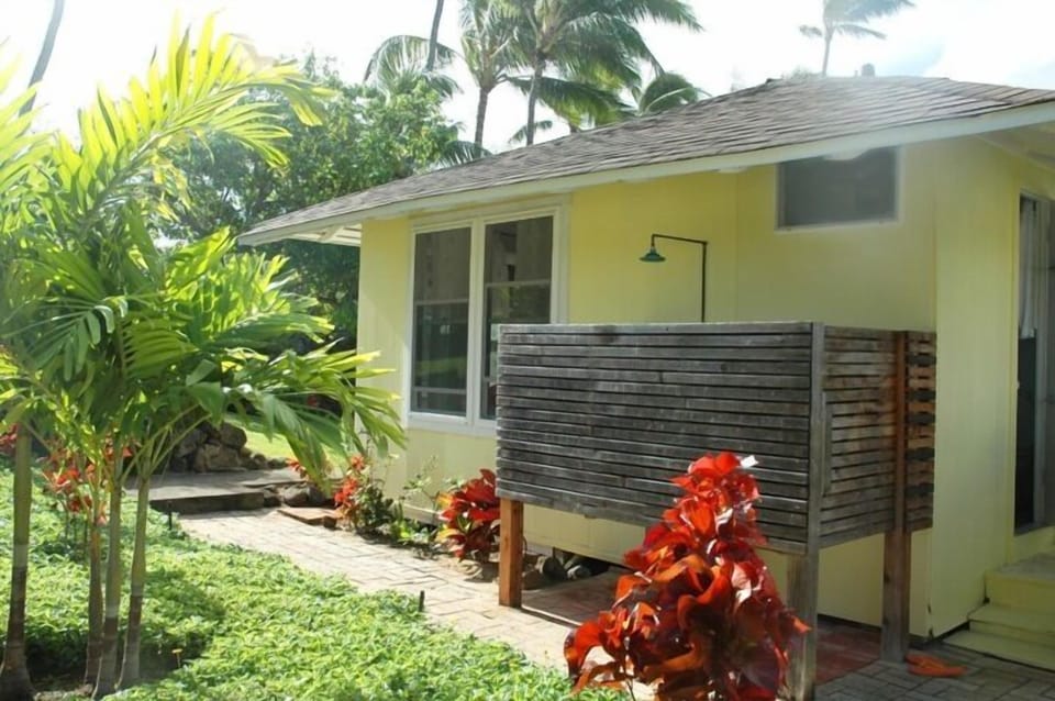 Private outdoor shower ~ Total guest favorite..