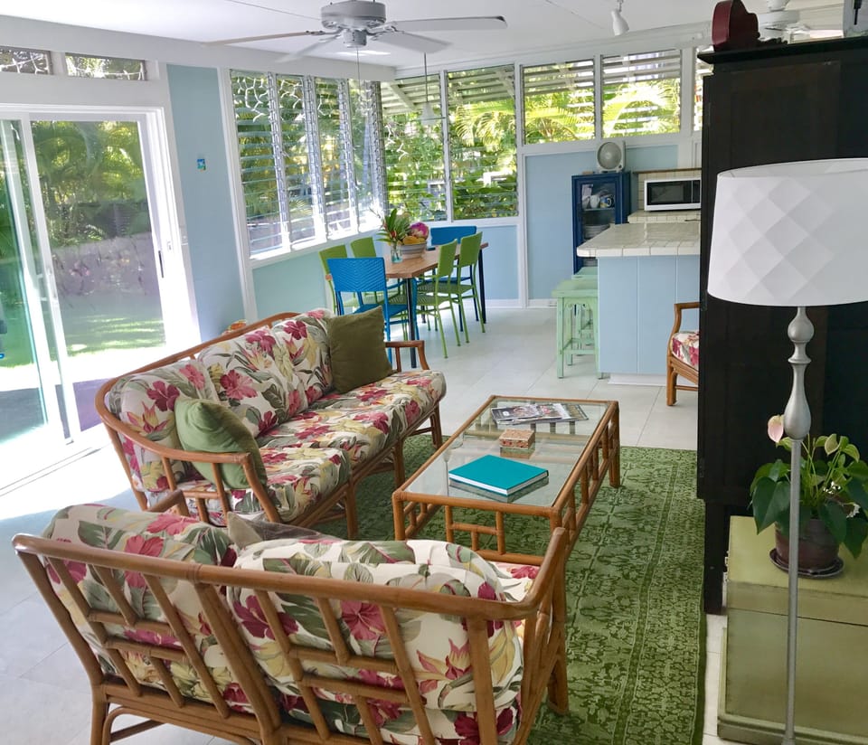 Living area, relaxed & cheerful, Hawaiian style~ 