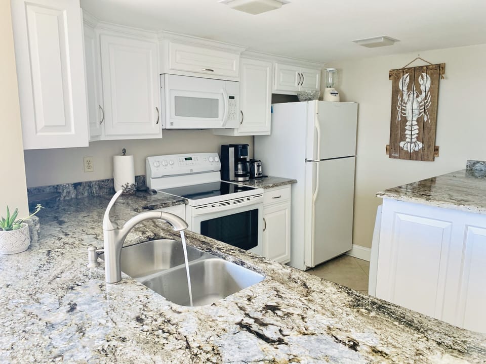 Remodeled kitchen equipped for even the most discriminating chef!