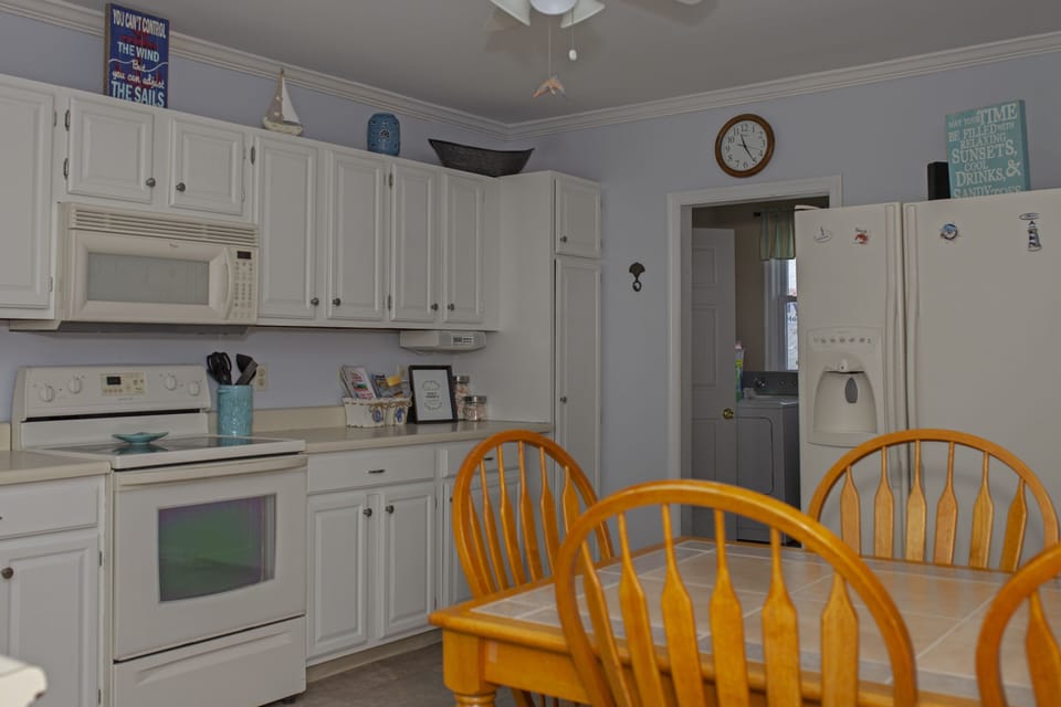 Kitchen - lots of counter space