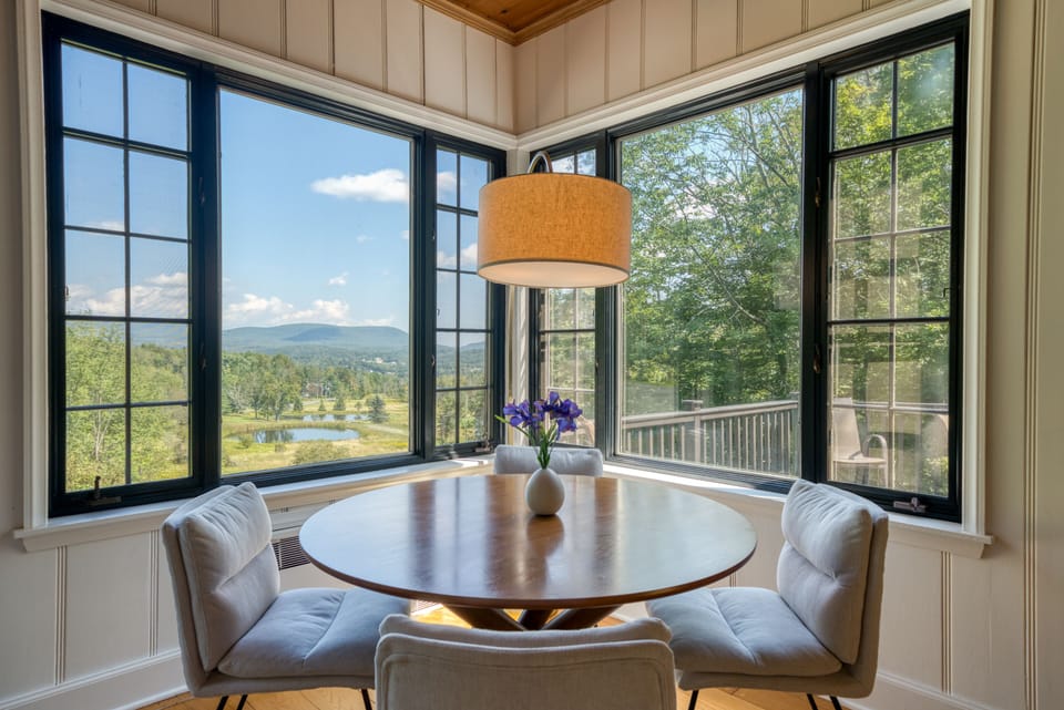 A perfect spot for morning coffee, to make a puzzle, and to play cards and games