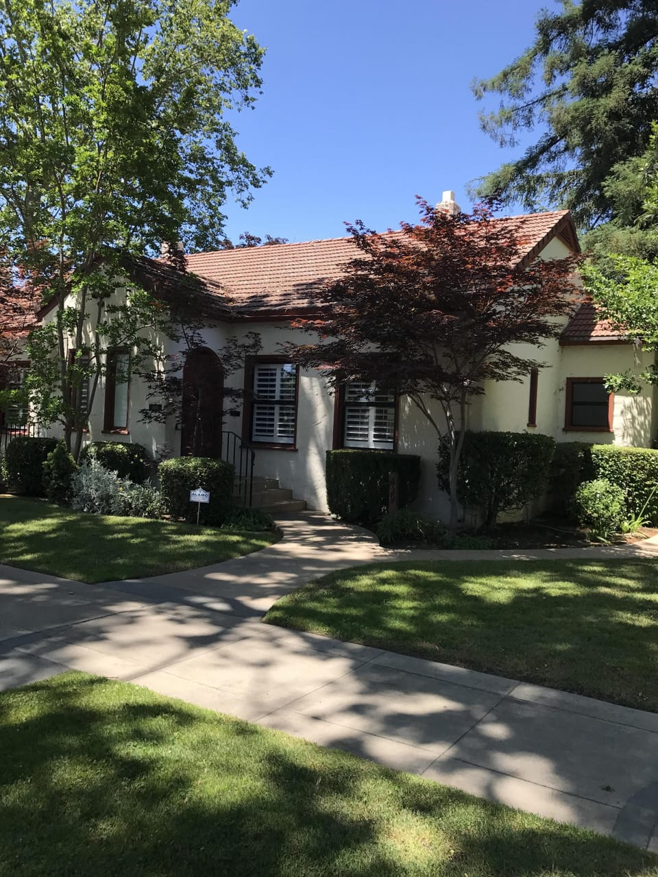 1 block from downtown...on a nice quiet street!