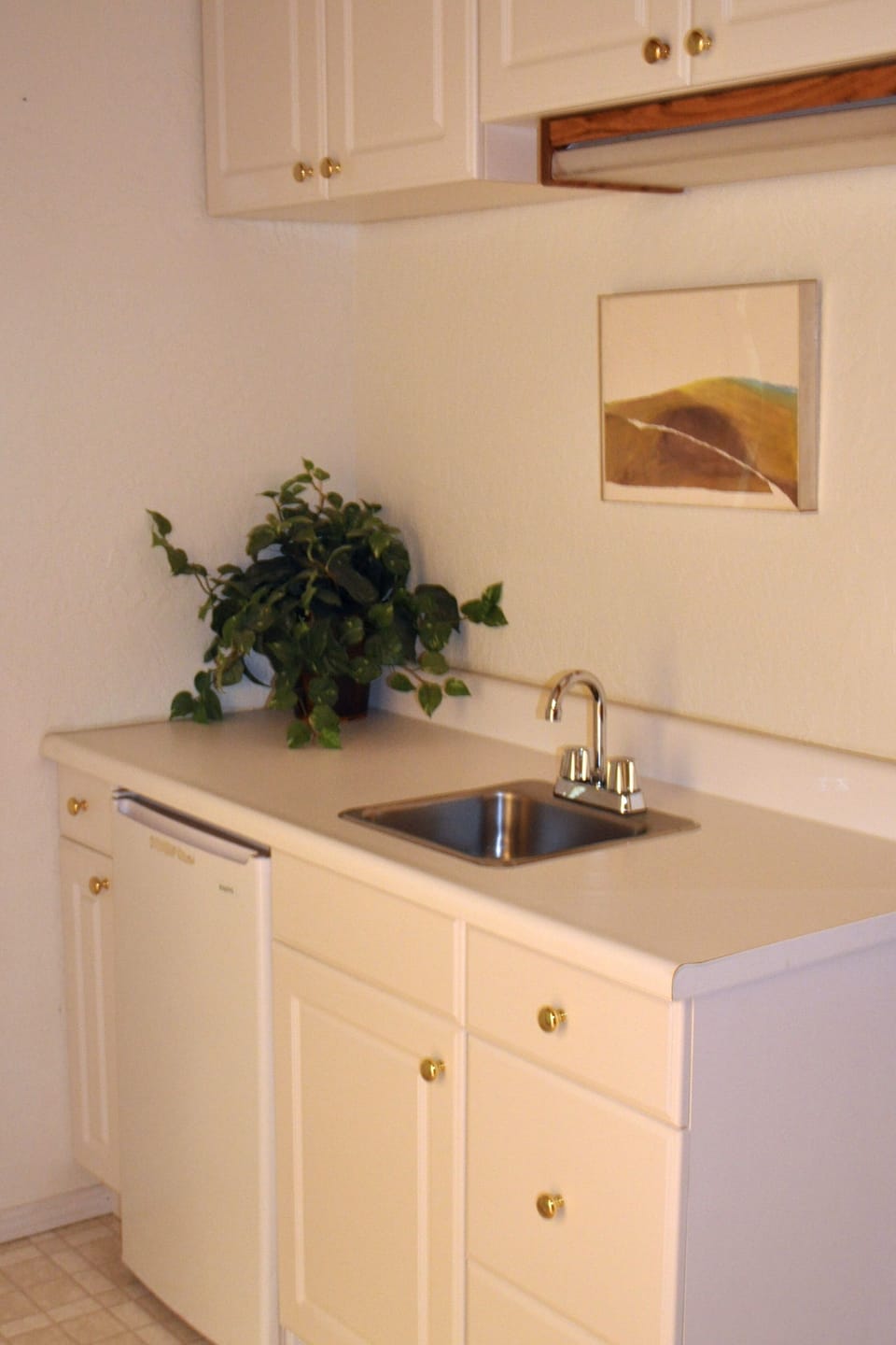 Bonus, upstairs sitting-room with mini-fridge and sink.