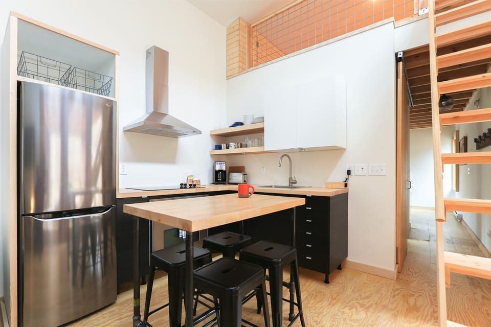 Full kitchen with new stainless appliances 