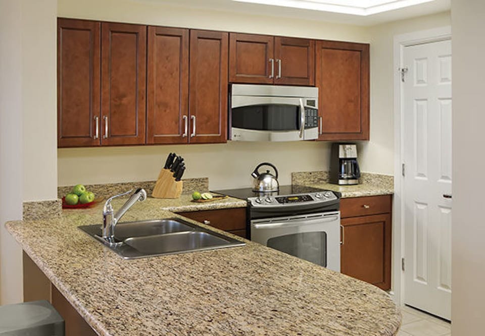 Full kitchen 