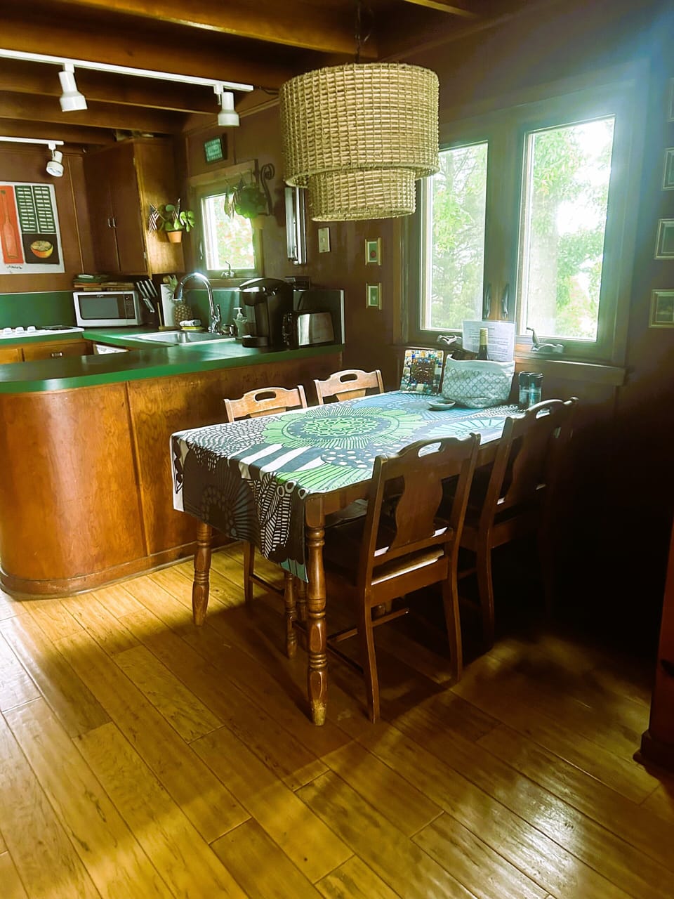 Kitchen/dining. 