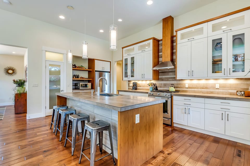 Large open kitchen with all the cookware you need