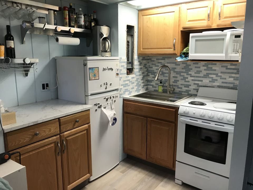 Full kitchen. Remodeled 2021. 
