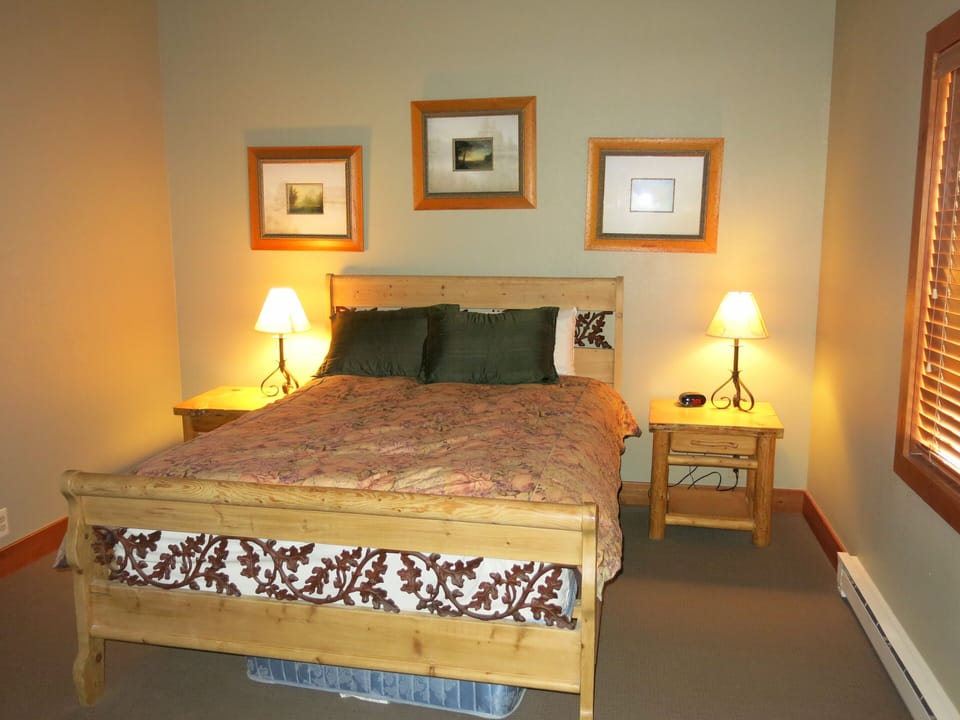 Master bedroom with queen sized bed.
