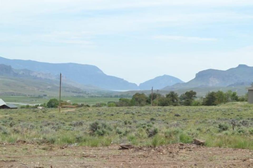 Unobstructed views of the Wapiti Valley and surrounding mountains from Ranger's Cabin