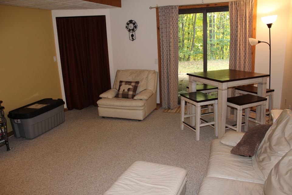 Walk-Out Basement with Queen Air-Mattress