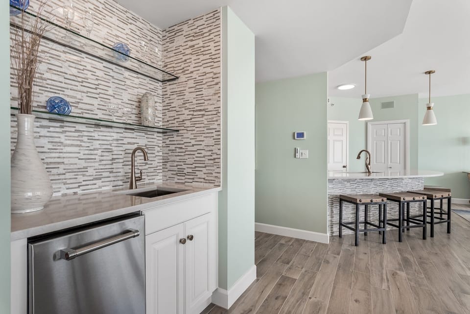 Wet Bar with  Icemaker