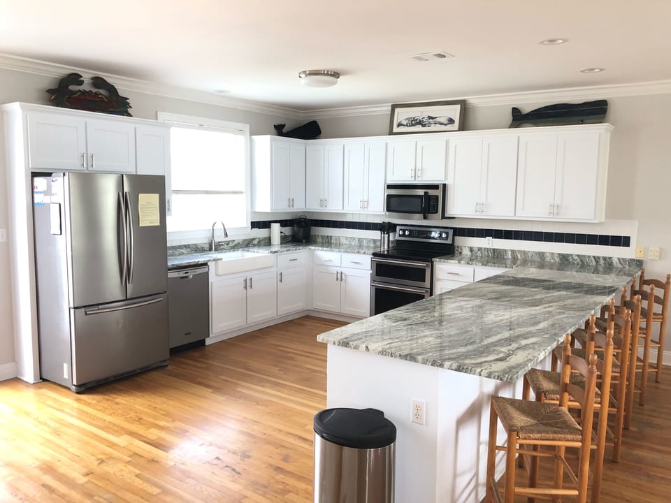 Plenty of room at the counter. To go along w the large kitchen table. 