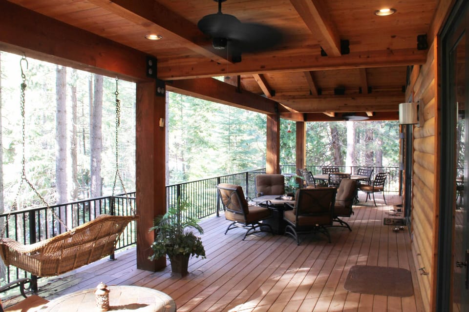 Upper deck with dining area and fire pit