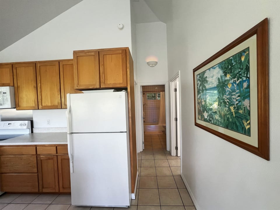 Hall to bedrooms