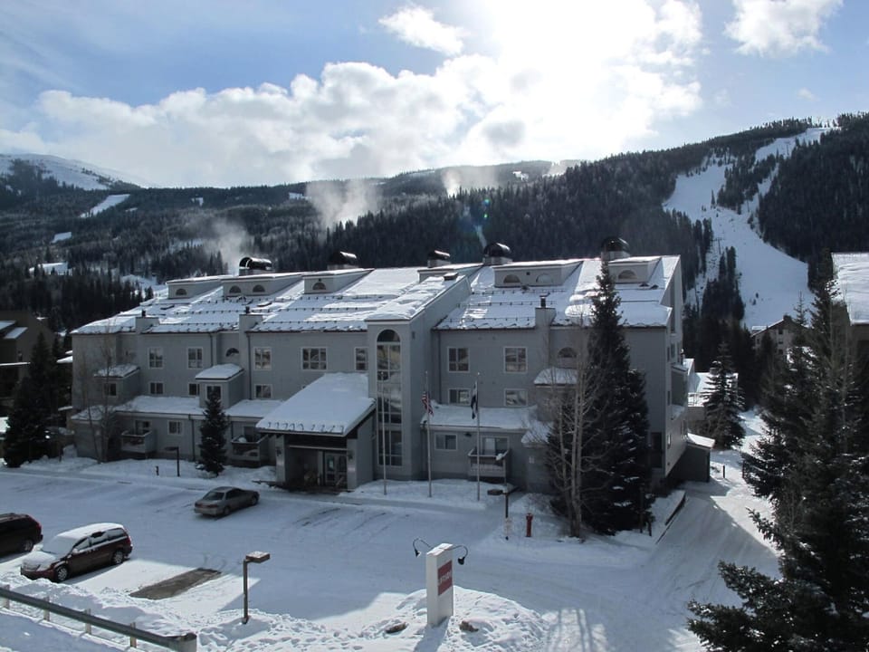 Liftside Condominiums (near the Mountain House lifts and ski school)