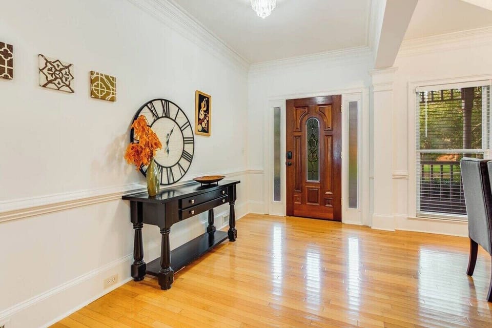 "Sara was an awesome host and the house was very nice."