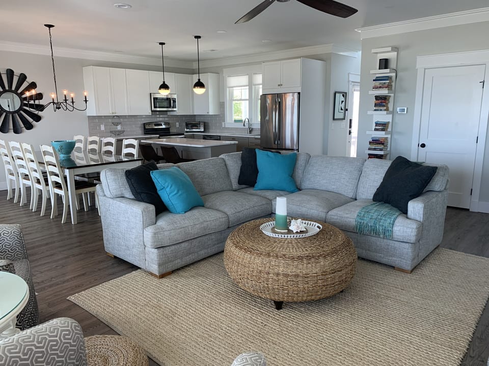 Wide Open Gathering Room
