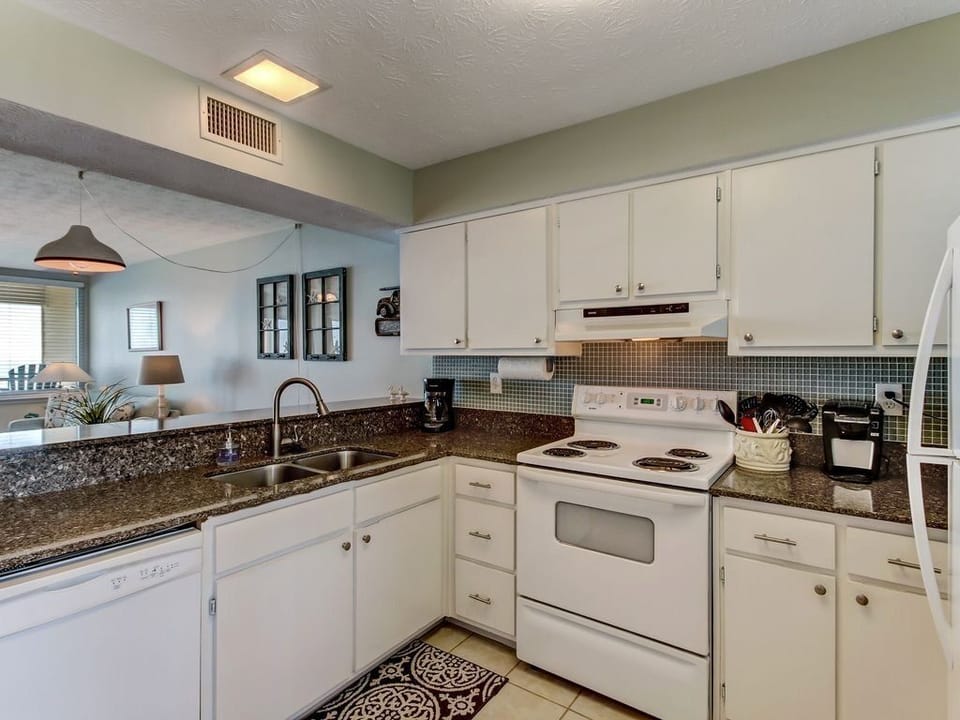 Nice sized kitchen