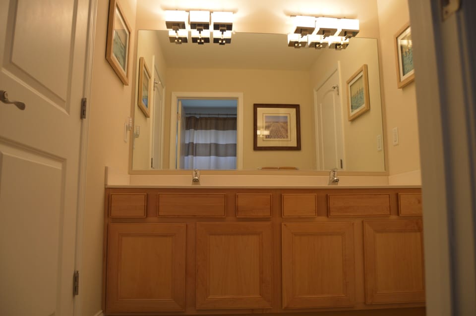 Jack and Jill bath for bedroom #3 and #4