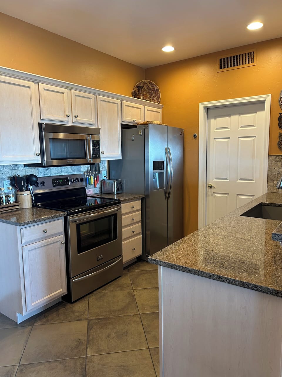 Fully-equipped kitchen