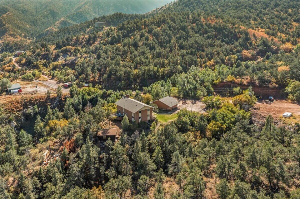 Cottage located in front of our other property - Waltons Mountain Lodge