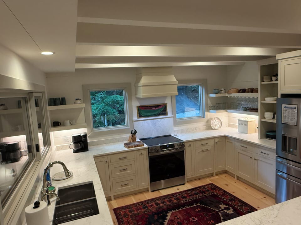 Convection stovetop (stainless steal pots/pans). Keurig coffee pot. 