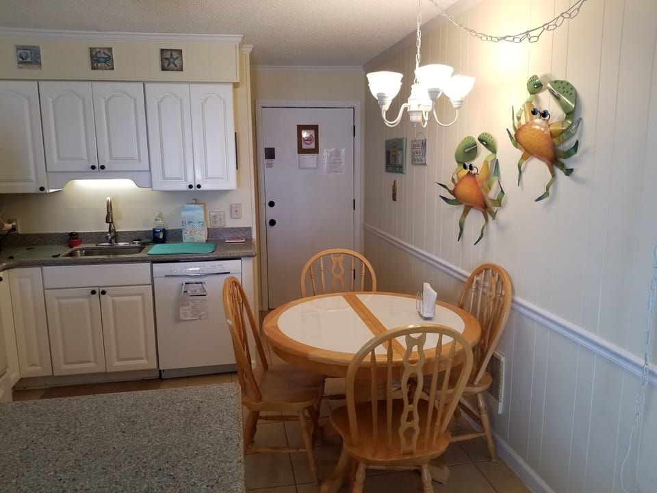 dining area in kitchen