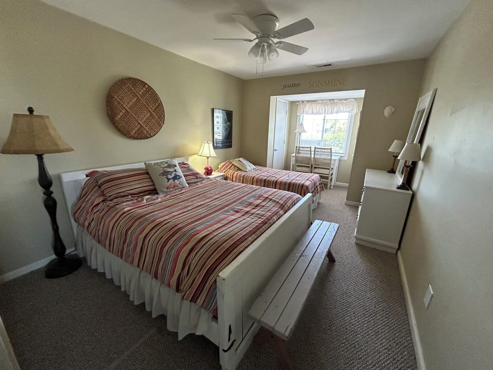 Queen and twin bedroom